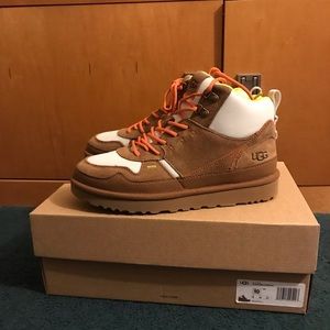 Woman’s UGG HIGHLAND HI HERITAGE size 10. Worn once